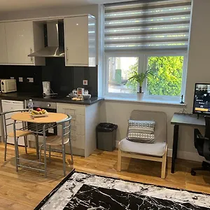 Mj Serviced Up To 6 Guest - Luxurious Living In West London Next To Tube Station & London Appartement Hanwell